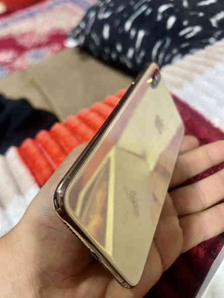 ماستر شرط Xs Max ماستر ذهبي كولد  64 ✅
جهاز مكفول من تصليح والعطل ✅
 بس كلاس مفطور وماماثر ابددد✅
مامصلح ولامبدل حتى البصمه شغاله ✅ 
*********** بغداد العبيدي 📍
سعر 150 الف وبي مجال بسيط ✅
