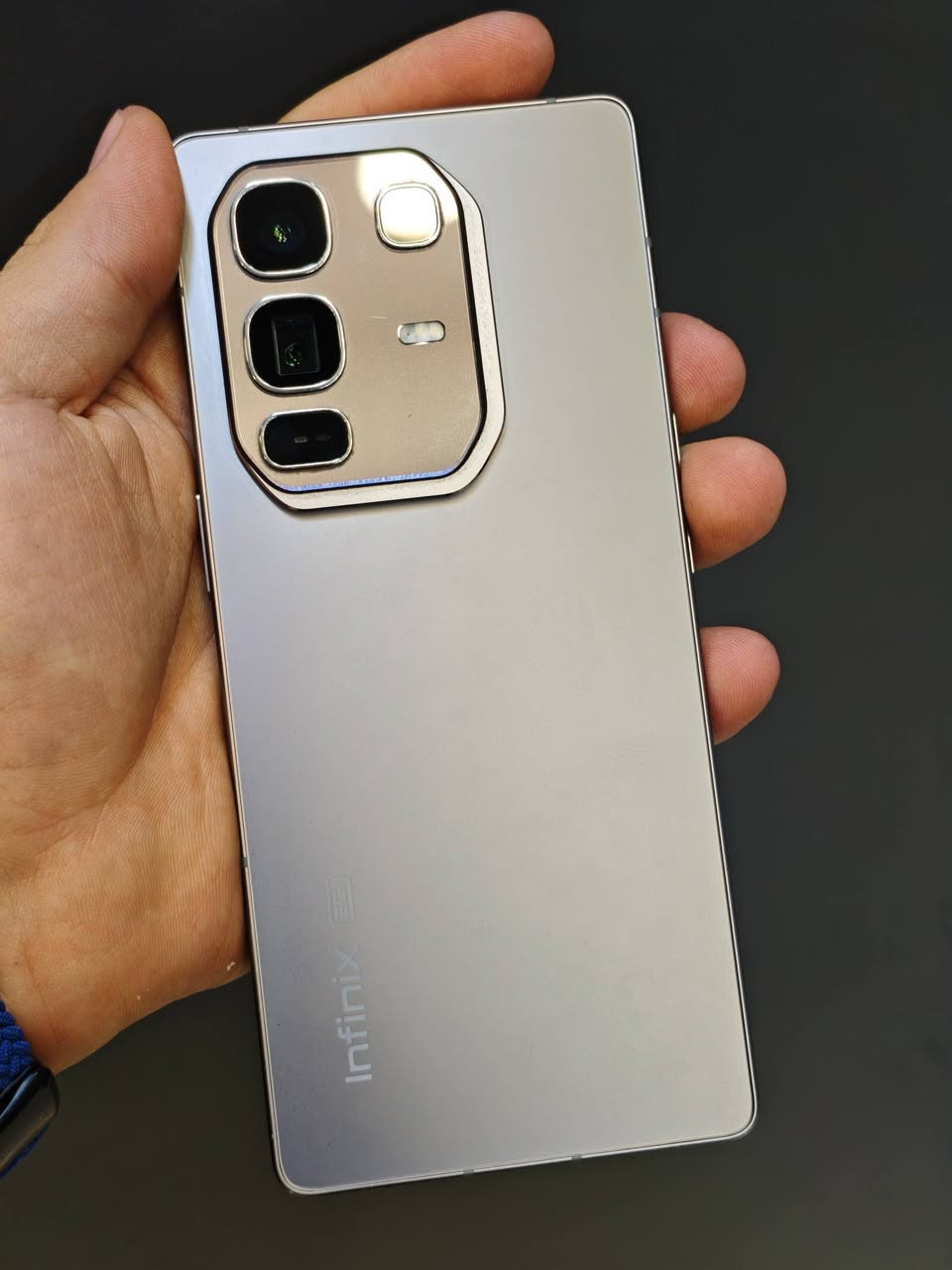 للبيع 
انفنكس نوت 50 برو بلص5G
ذاكرة 256/12
نضافة 90% كامل ملحقات
السعر 390 الف
بغداد حي الجهاد
***********
