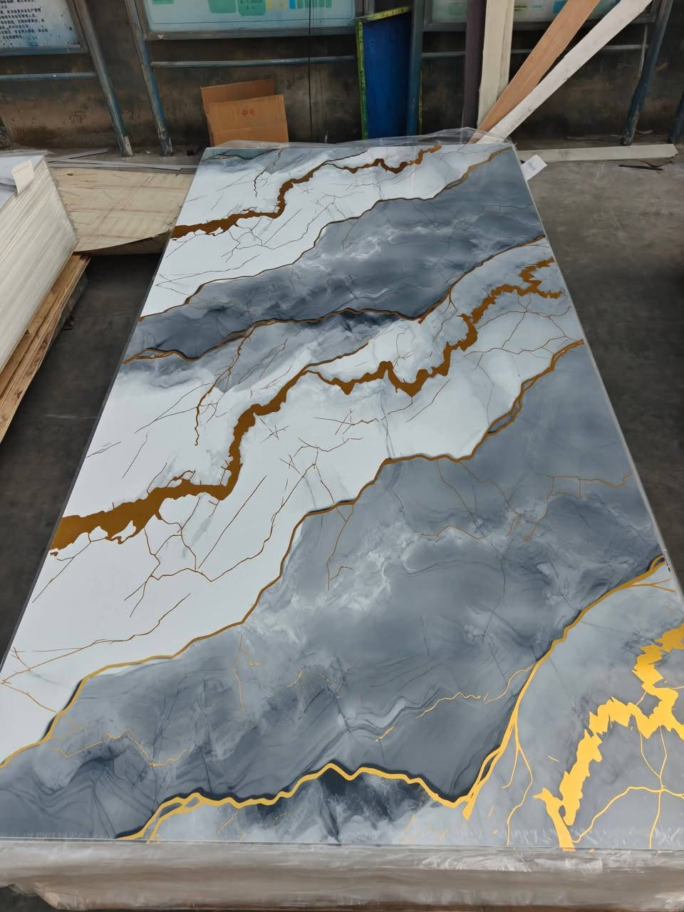 على بركه الله سبحانه وتعالى ..
وصول كميات كبيرة والوان جذابه  .
لبديل الرخام ٠ يتوفر اكثر من 20 لون .
والشيبورد 5 / 8 ملم أكثر من 40 لون مميز .
وبديل الرخام الاصق يتوفر اكثر من 20 لون .
وبديل الخشب موديلات جديده ...

لجميع محلات ومعارض حاتم بقوري 
بيت الديكور فرع الفلوجة الجمهورية 
بيت الديكور فرع الموصل الفيصلية 
لمسة ديكور الفلوجة شارع 40.
معرض حاتم بقوري الفرع الاول الرئيس.

نتشرف بزيارتكم وخدمتكم شرف لنا ..
للاستفسار الاتصال 
***********
***********
***********
