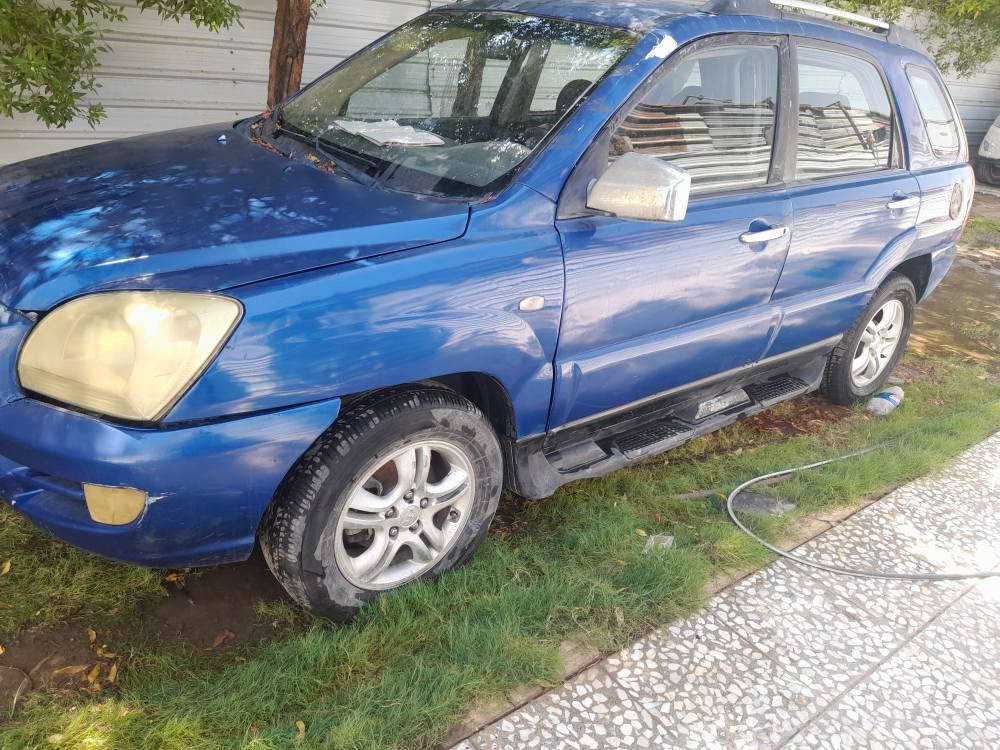 سبورتج موديل ٢٠٠٦ رقم بغداد مميز بسمي مكانه بغداد السياره بيه جفيه ومعمره وبيه مكانات مفطره وبيه صوت رواجز بلمكينه لا صرف ولاتبخير ولاتدخن شغاله السياره وسعره بسعر مكلوبه مامعمره 
وكلشي بلسوك سعره ٦٥ وبيه مجال 
*********** بغداد, العراق
