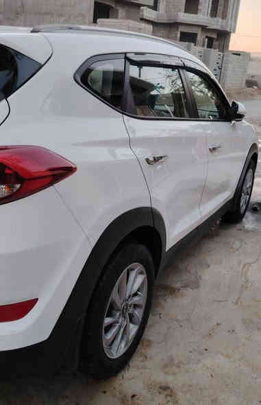 السلام عليكم توسان  2016 خليجي محرك 2000 دوش رقم بغداد الجديد باسمي 
بدون اضرار نهاينآ سونار موضح بالصور على وضع الوكاله شركه محرك ولكير بلادي  تخم اطارات (تاير)جديد كامل جديد سياره نضيفه جدآ استخدام شخصي على ايد وحده شرط السونار والتحويل 
السعر 177 ورقه قابل للتفاوض مباشر 
***********
