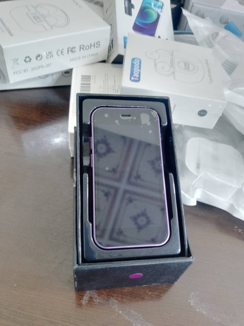 ايفون مني زغير جديد غير مستخدم مال امزون السعر 25 
***********
