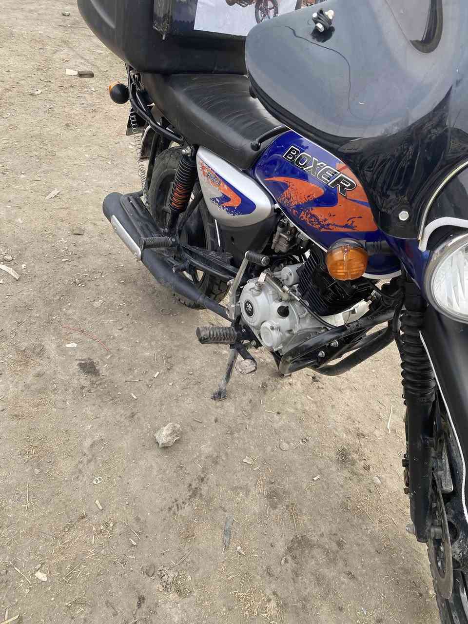 السلام عليكم دراجة بوكسر للبيع موديل 23 شهر 11 مكفولة محرك ما مفتوح  رقم بغداد بسمي تحويل ثاني يوم دراجة كبل للشارع مناقصة اي شي وياهة صندوك وتجوة وجفوف السعر 2600مليونين وستمية مكاني بغداد مدينة الصدر وهاذ رقمي ومتواجد بل خاص ***********
