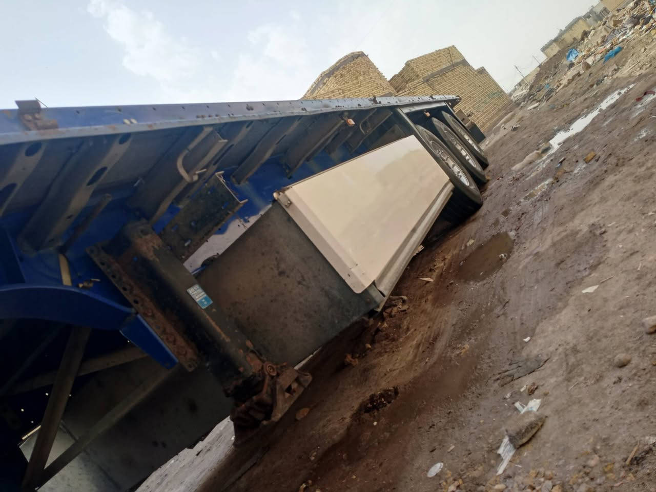 السلام عليكم
عريانه للبيع شمتز جديده كفاله تخم تاير 
ملاحظه العربانه فصل وربط شرط كبل لاتخابر  فصل وربط سليمانيه***********
