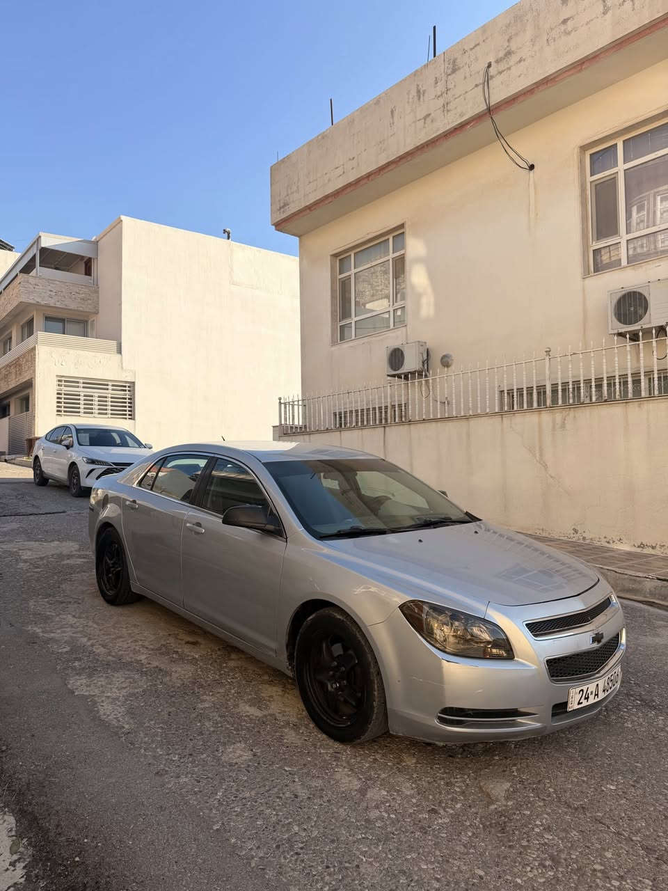 السلام عليكم ماليبو 2010 بيها قطعتين صبغ 
سياره جديده كلش سعرها 70
شاشه كار بلي 
داشكام بيها مواصفات هوايه 
مكان سياره دهوك 

0781 545 4540

0750 580 4948
