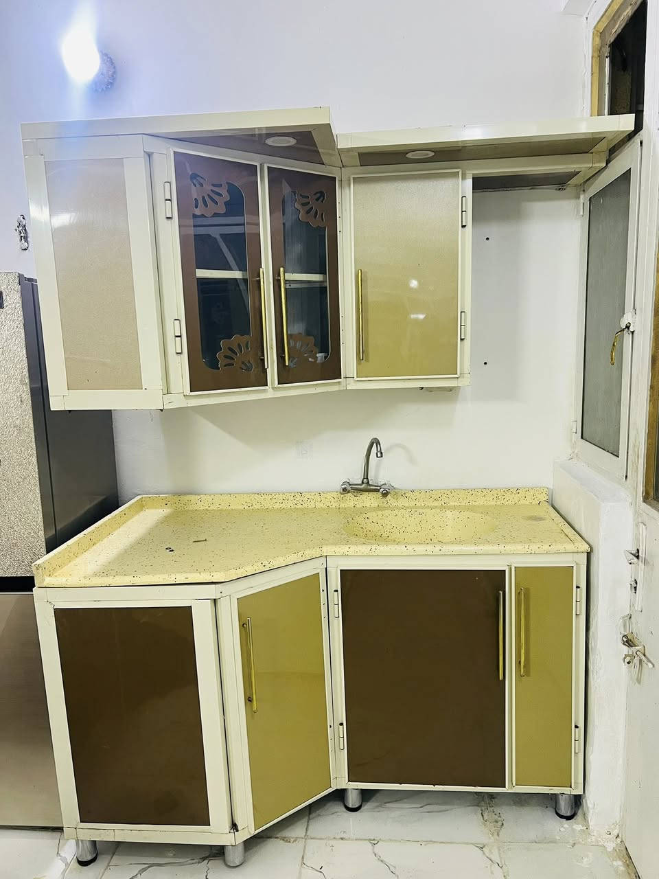 سلام عليكم كاونتر الببيع سعر300رقم الهاتف ***********
