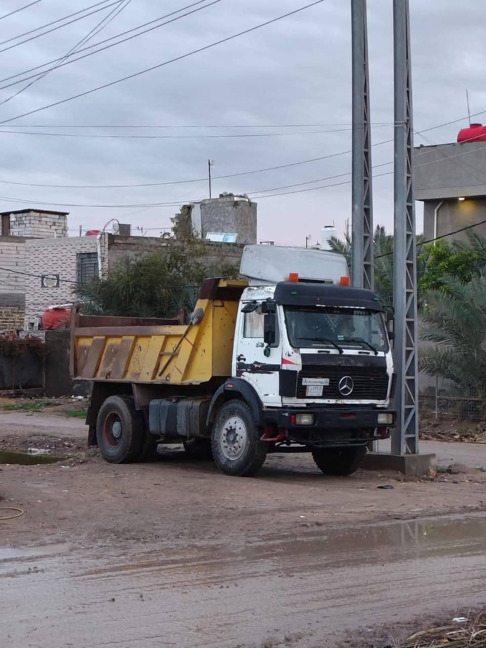 ألبي موديل 77 محرك 8/128 محسن كير 130 دوره 14 أكسل جي اف شاصي مكفول وبعده برجيم تخم تاير 24 كهربائيات كلها جديده تبريد ويه السويج دوشمه جديده حداديه جديده سياره جاهزه گبل للعمل متعوب عليها مال جناي الاستفسار ***********
