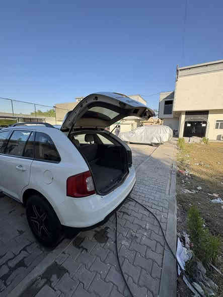 السلام عليكم 
فورد أيـدج 2012 
وارد خليجي شركه نيڤا
كير مكينه تخم تاير حداديه جاهز على اخر حبايه 
125 وبيها مجال 
***********
