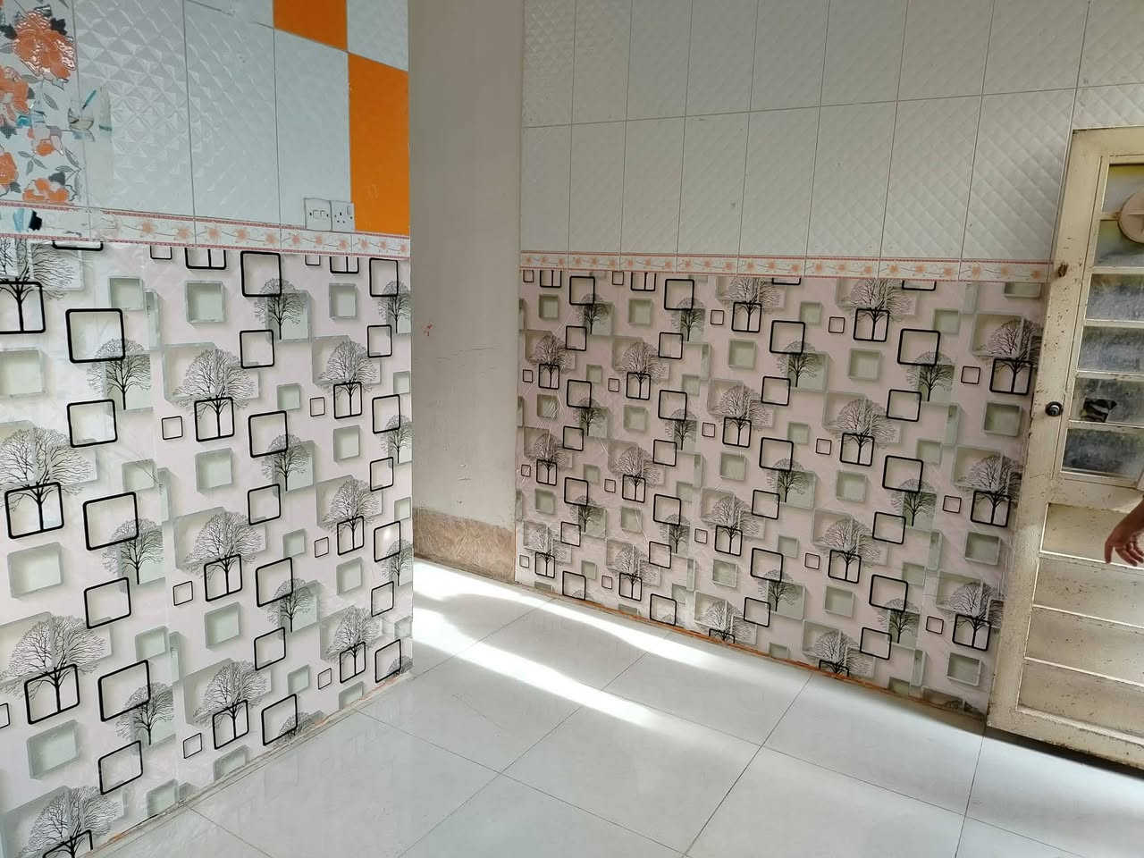 بيت ٥٠ متر طابق واحد للايجار كامل بس تجي وتكعد نظيف بي غرفة مطبخ صاله وبي كيزر ماطور مغاسل خدمات من كلشي متوفر مدارس عبر الشارع للاستفسار ***********
