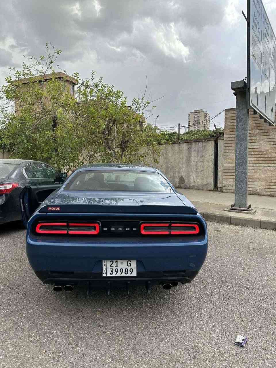 السلام عليكم
جالنجر sxt 2020 
لون مميز 💙
شاشة وسط 
تحكم ستيرن جهتين 
تاير جديد 
ويل مبدل 
كشن كهرباء 
صدر جديد 
سيارة كاملة مكملة 
ادامة كاملة  

السيارة ماشية ٧٥ الف

حادثها بامريكا بس جاملغ امامي لا شاصي ولا لخود 
ايرباكات بس الامامي 
صور الحادث خاص 
وهنا صار بيها باب نفس الجهة والجاملغ الخلفي (صبغ بس رش عدا الباب بي شوية معجون) وبارد بسيط بجهة السايق 
سيارة كاملة مكملة وشرط على الفحص 
شرط تحويل ثاني يوم 
رقم سليمانية الجديد 
السعر ١٩٥ وبيها مجال
المكان بغداد شارع فلسطين
***********
