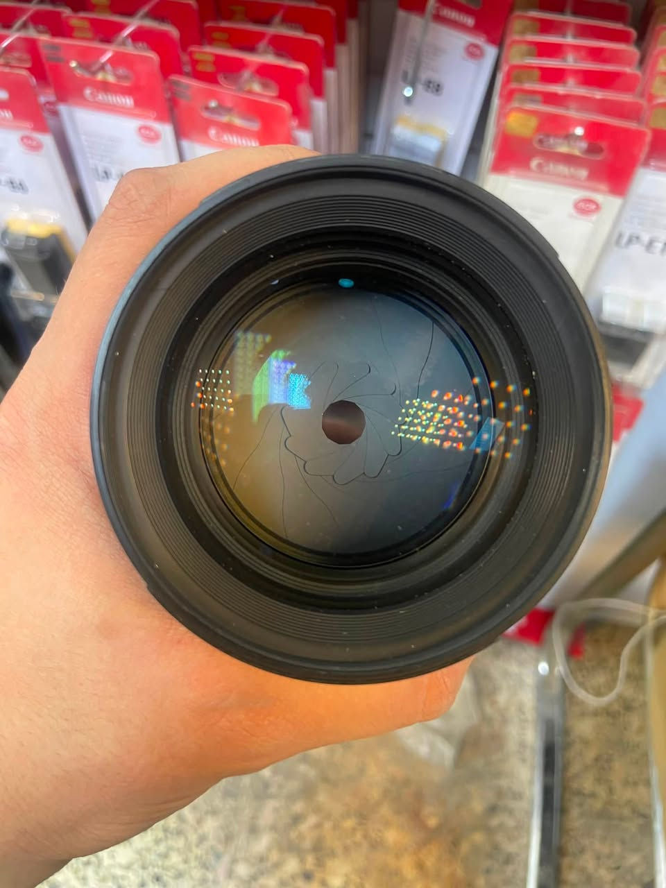 عدسه سكما 85 mm لكامرات السوني 
مستخدمه  نضافتها 98‎%‎
كامله مع حقيبه العدسه والهود الخاص بيها 
للطلب والاستفسار : ‭***********‬
العنوان : بغداد -الباب الشرقي -مقابل حديقه الامه -مجاور عماره الوقف القادريه 
يوجود لدينا خدمه توصيل لبغداد وكافه محافظات العراق
