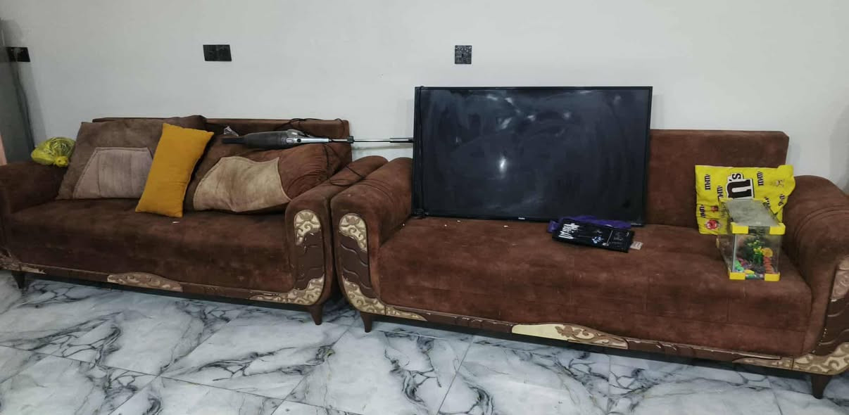 غراض بيت للبيع كامله بعد عندي كلشي لتخومه نظفات أمانة الله بس يرادلهن تنظف كاونتر التخم الاخضر٨مقاعد لمشمشي ١٠ لديوان ١٠مقاعد وطبلات عندي براد ثلاجه صغيره وجبيره مجمده موجوده غرفة نوم صاج عراقي بس شغل حديث هواي عندي غراض لستفسار ع خاص وتدللون


**إذا كنت صاحب هذا الإعلان وتريد حذفه لأي سبب، رجاءا أرسل رسالة إلى الدعم الفني**