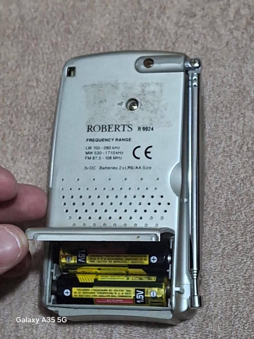 راديو انكليزي حجم صغير للبيع اصلي ٣ موجات مع منفذ سماعه كما موضح بالصور


**إذا كنت صاحب هذا الإعلان وتريد حذفه لأي سبب، رجاءا أرسل رسالة إلى الدعم الفني**