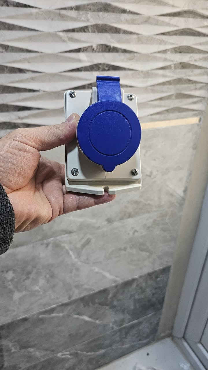 سلام عليكم
٣٢ امبير أصلي يطالي للتواصل***********
