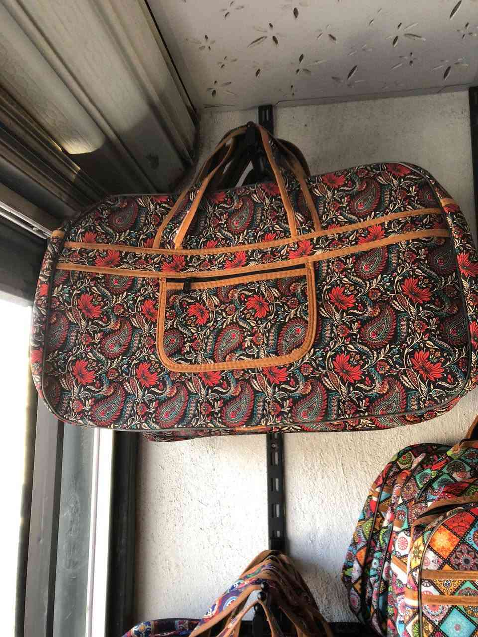 سلام عليكم ورحمه الله وبركاته اخواتي توفر سيت متكون العنوان سوق ابو غريب الجديد من ثلاث قطع وتوفر موديلات جدأ حلوه ***********
