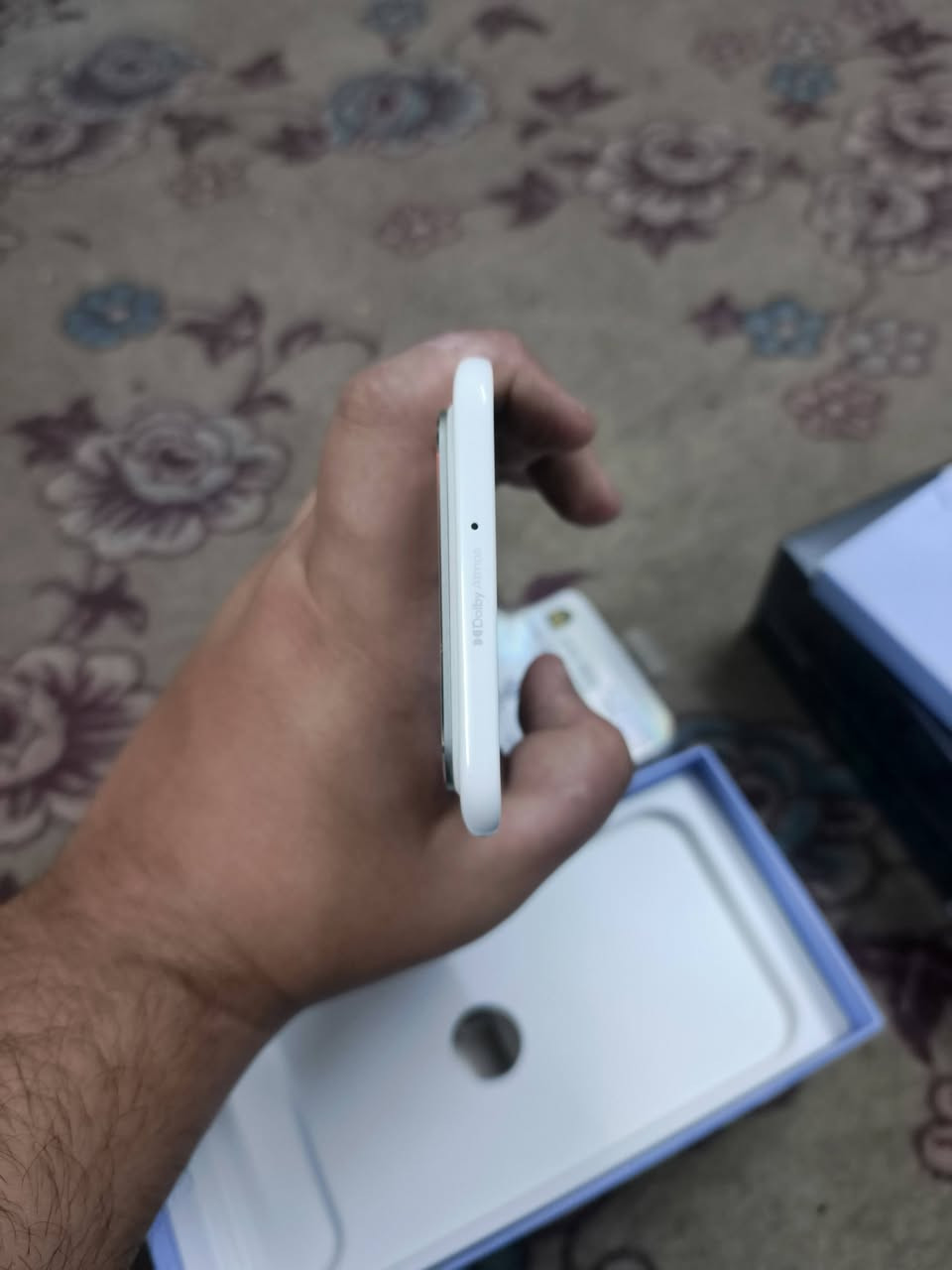 سلام عليكم جهاز بوفا سلم جهاز جديد مجرد بس مفتوح من كارتونه كامل ملحقاته شاحنه وكفر و كارتونه وبي ضمان شركه شخط واحد ما بي بطاريه 100 يشغل 90 فريم بوبجي ذاكره 256 وعشوائيه 16 وكامل مواصفات وجهاز يخبل سعره مناسب  رقم *********** واتساب فقط  توصيل موجود للجميع محافضات عراق وتدللون
