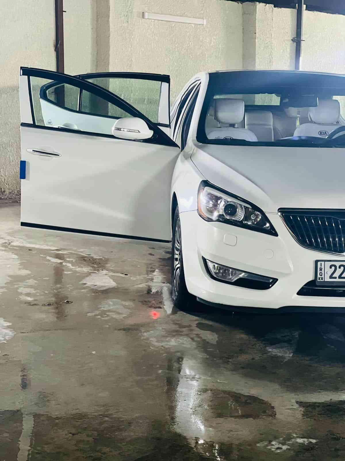 السلام عليكم للبيع الموديل 2012 كيا كادينزا خليجي  داخل ملكي
السيارة فول ١/١  
6 سلندر 
اللون ابيض  🩷

المواصفات✅

فول فول 👍
-بانوراما 💁
-تشغيل بصمة مع بصمة الابواب الامامية🎶
داخل  كريمي ملكي ❤️
-نظام ترحيب😍
-انارة بالمرايات والابواب الامامية👍
-كاميرا وحساسات خلفية❤️
-حساس ماسحات💕
-بردة خلفية متحركة👍
-كشنات كهربائية جلد تدفئة وتبريد  ❤️
-كشنات خزن ميموري 🥰
-لوحة تحكم بالكشن الخلفي👍
-لد امامي وخلفي💕
-تحكم كامل بالستيرن👉
-نظام ترحيب 👌
-اشاير مري+شفط+قلاب 💁
وباقي مواصفات الكادينزا معروفه 😎

السيارة بيها قطعتين+محرك مفتوح بس كفالة عمر كامل 

 سياره " تحويل + وكاله بشرط - فحص + هزه + سنوى جديد +رقم جديد انكليزي‏‪
السعر👇  129
مكان السيارة التاجي سبع البور ‏‪***********‬‏
