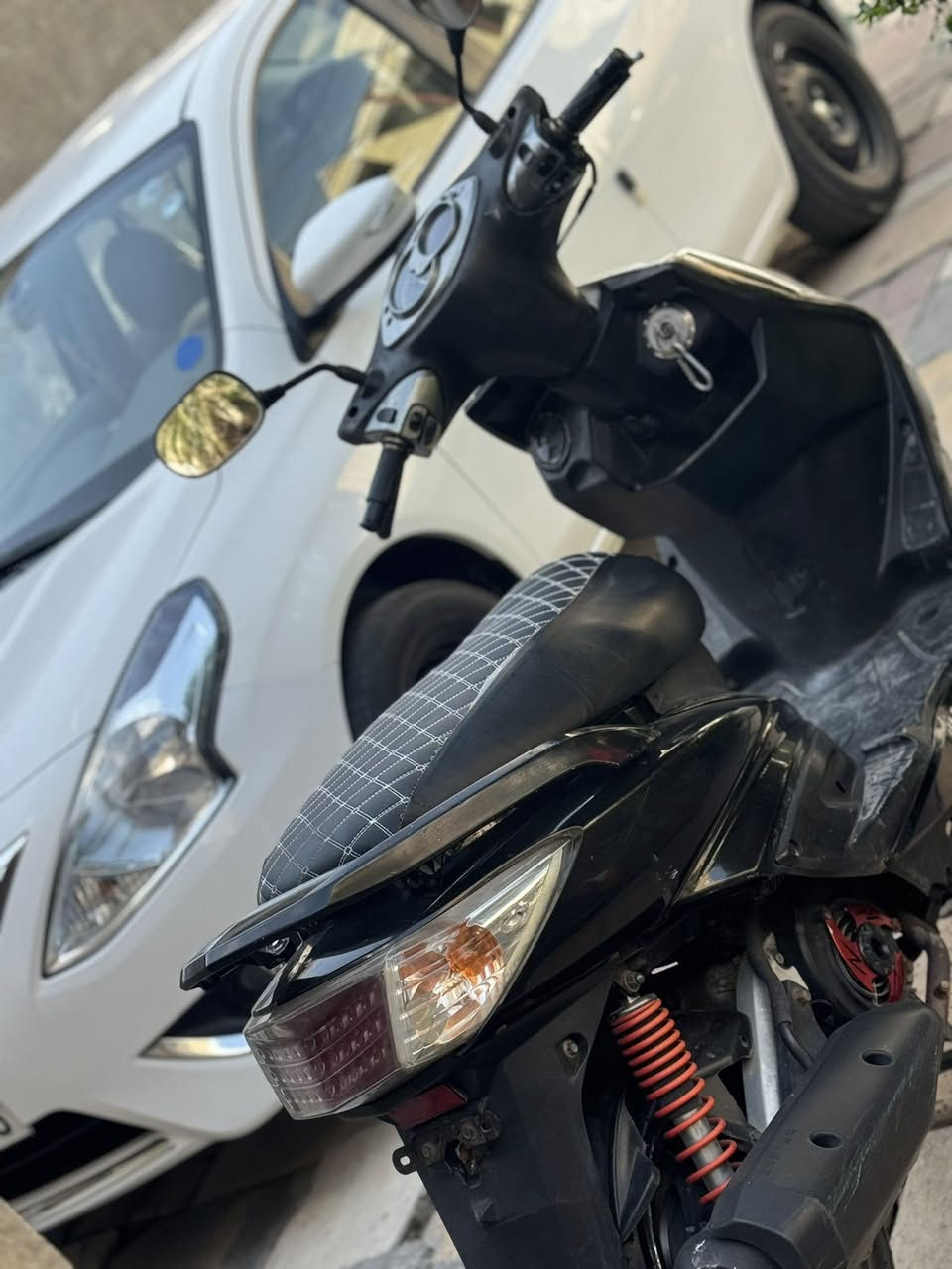 سلام عليكم للبيع سكنس فحل ياباني مكينه بلاديه كهربائيات كله شغاله نكره سلف بكل وقت كابريتر اصلي مابيه لا نضوح ولا تبخير السعر 600وبيه مجال بسيط للاستفسار ***********بغداد حي القاهره
