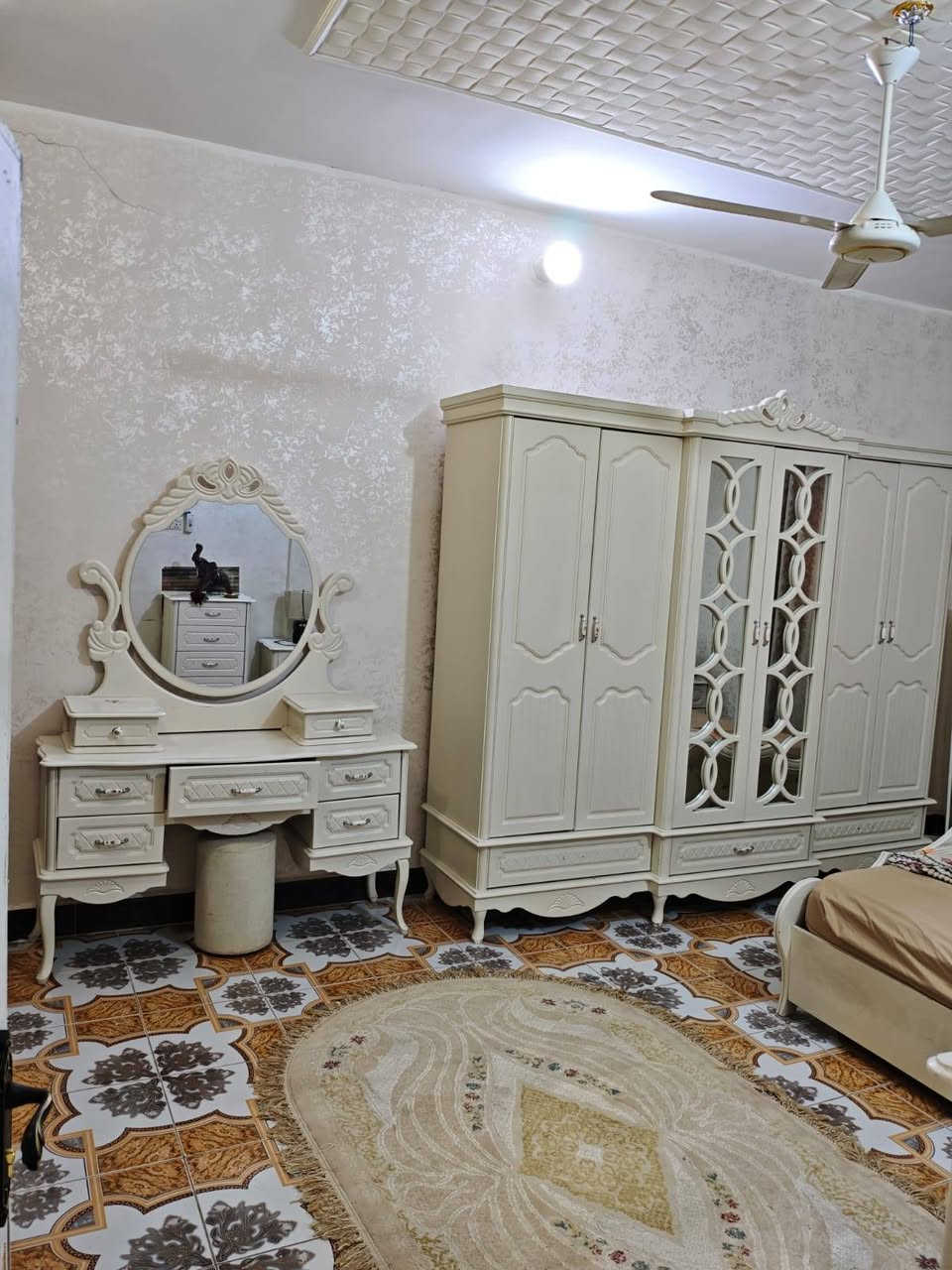 🏠 شقةمؤثثةللأيجار غرفتين وصالة ومطبخ
حي اور شارع الصفاء 
مدفوع نت وكهرباء وماء وامبير
للتواصل ***********

🏠مكتب الشريف للعقار
