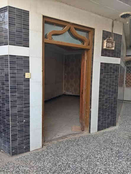 الدار للبيع طابقين طابو صرف مساحه 80 متر 
غرفتين وصاله و استقبال و مطبخ و صحيات داخلية و خارجي بناء درجه اولى صب كونكريت مسلح ونزال و سكف طابوك 
الموقع كربلاء طويريج في حي الامير او مقابيل ابو هاسم

مراجعة مكتب سعد الجنابي للعقار يم شارع البلديه مقابل حماده مول 
اتصل بنا و التفاصيل اكثر 
***********٨
***********
