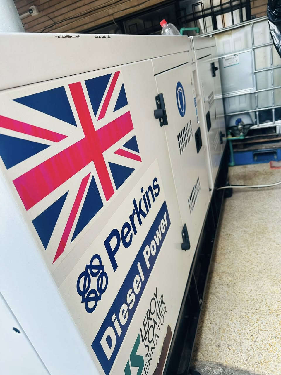 مولدة بيركنز انكليزي. 

45 KVA. 

مستخدمة قليل كلش نضيفة 

جاهزة ع تشغيل بدون نقص 

منصوبة وشغالة 

صرفهة اقتصادي 

راس توليد بلادي 

( كاتم ) 

العنوان الغزالية  

للاسفسار الاتصال 

***********
