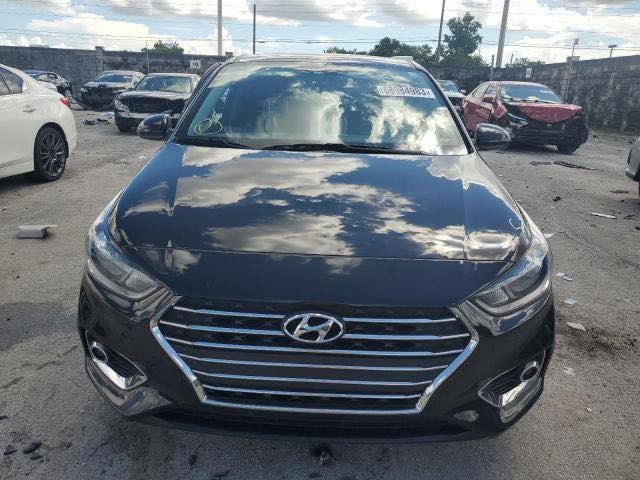 السلام عليكم
اكسنت موديل 2022 
ماشية 29 الف ميل وشوية 
رقم بغداد الجديد الدولي
جديدة السيارة وارد امريكي  
بجم كبس فقط حادثه باب الصدر وشوية من الباب الورة موضح بالصور 

مكينه 1600  دوش  4 سلندر
شاشة + كامرا خلفيه دوارة 
مانع انزلاق + انضمة قيادة سبورت وايكو 
فول تحكم استيرن جهتين 
حجر البيئه بلادي مالتها 
السعر 127  وبيها مجال
العنوان السيدية 
للاستفسار الاتصال على الرقم ***********
