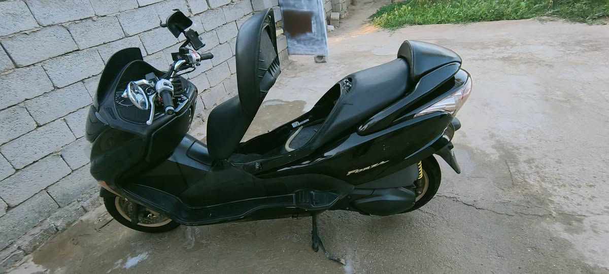 سلام عليكم فورزه صفر 8 كرستال مكفوله كفاله عامه رمبه بس الكير ملغي فقط دراجه ماشيه 42 الف فول مواصفات وياله ذهبيه فجوج ذهبيه علايم ذهبيه يدات هيتر تدفئه  امبثري سماعة مضخم وياها بصمتين وسويج طوارئ اوراق كامله شلعه ومعدل 140 بلمشي باقي التفاصيل معروفه مكاني ناصريه شطرة رقم *********** السعر 1400وبيه مجال حك الجيه
