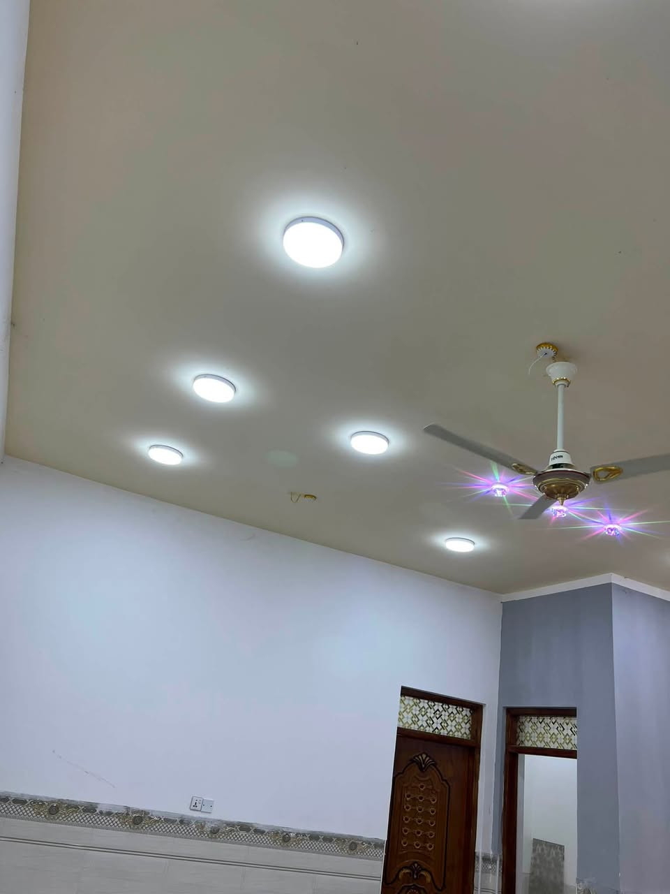 مستعدون لتأسيس الكهرباء  في البيوت والمحلات التجاريه باحدث الطرق وباسعار مناسبه

‭***********‬ للاستفسار
