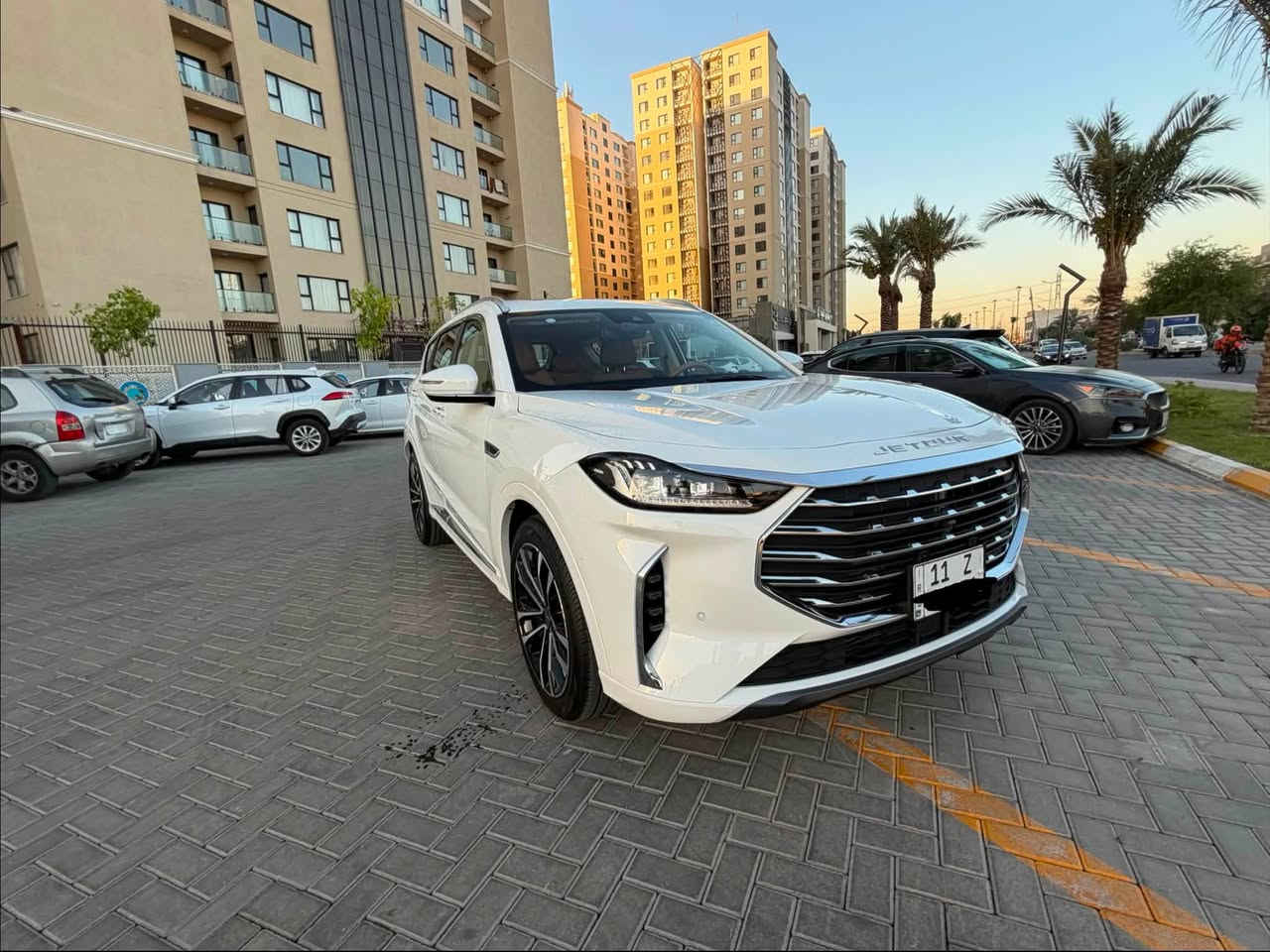 جيتور للبيع x70plus luxury موديل 2025 بحالة الوكالة
المواصفات:
محرك 1.6 لتر تيربو
قوة 197 حصان
عزم 290 نيوتن.متر
ناقل حركة أوتوماتيك DCT مزدوج التعشيق 7 سرعات
دفع أمامي
7 مقاعد
Eco / Normal / Sport :أوضاع القيادة
التجهيزات:
فتحة سقف بانورامية كهربائية
باب خلفي كهربائي
نشغيل بصمة ودخول ذكي
شاشة عدادات رقمية
شاشة معلومات وترفيه كبيرة
Apple CarPlay Android Auto
شاحن لاسلكي للهاتف
كاميرات محيطية 360) °540° مع رؤية أسفل السيارة)
حساسات أمامية وخلفية
مثبت سرعة
مقعد السائق كهربائي مع ذاكرة حفظ (Memory)
مقعد الراكب الأمامي كهربائي
تبريد وتدفئة للمقاعد الأمامية
مقاعد جلد فاخرة
إضاءة داخلية محيطية
نكييف أوتوماتيك ثنائي المناطق مع فتحات خلفية مرايا كهربائية قابلة للطي
جنوط ألمنيوم 20 إنش
مصابيح LED أمامية وخلفية
أنظمة الأمان ومساعدة السائق:
كاميرات 0540
نظام التحذير من مغادرة المسار (LDW)
مساعد الحفاظ على المسار (LKA)
نظام مراقبة النقطة العمياء (BSM)
التحذير من الاصطدام الأمامي
فرامل طوارئ أوتوماتيكية
نظام الثبات الإلكتروني (ESP)
ABS / EBD / TCS
مراقبة ضغط الإطارات (TPMS)
فرامل يد إلكترونية (EPB)
Auto Hold
6 وسائد هوائية
حالة السيارة:
ماشية : 13,000كم فقط.
السعر: 185ورقة و بيه مجال
للاستفسار: ***********
  ضمان شركة هارلم
