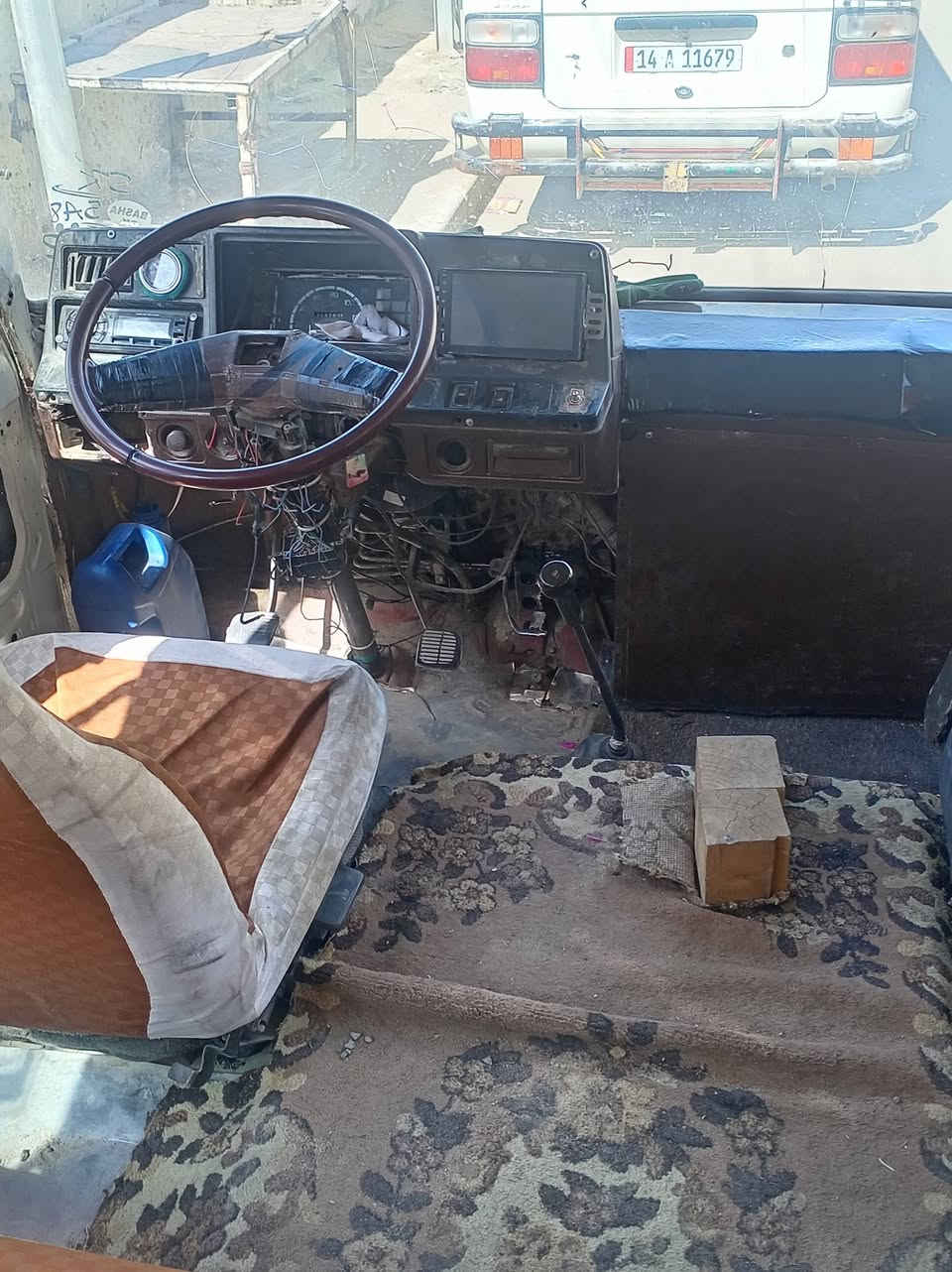 كوستر عريضه موديل ١٩٨٣ للبيع مكينه كير اكسل مكفولت مكاني بغداد السعر ٤ وبيه مجال ***********
