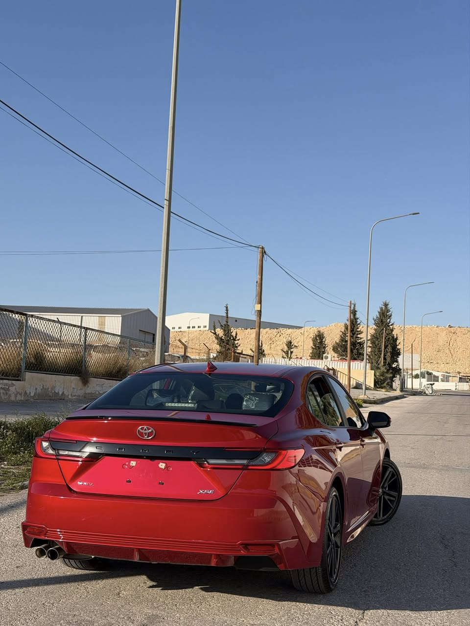 حياكم الله 
كامري موديل 2025 
مواصفات xse 
حادث سياره كما موضح بالصور جاملغ وباب مبدلات نفس لون 
ايرباك برده فقط
عداد المسافة 10068 mi
سياره جاهزه للشحن تريد اربيل او بغداد 
السعر 22,500$ مطروح في الحره 
للاستفسار ***********
*********** واتساب
