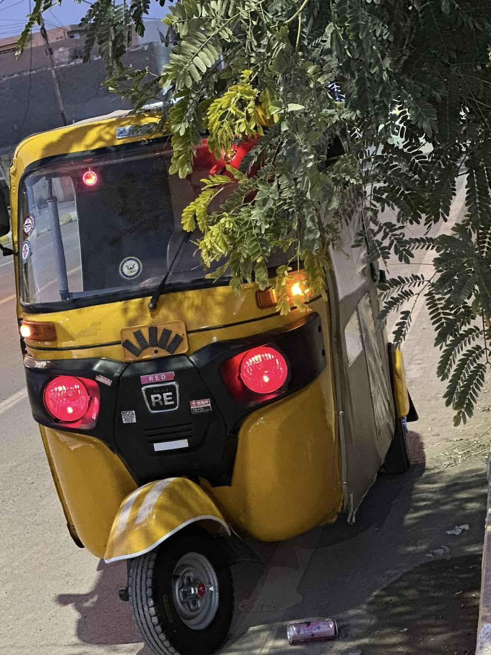 ٢٠١٩ شهر ١١ كنر مصبوغه عام وبيها تلحيضات مكينه بل جيس رقم وسنويه بسمي رقم بغداد اريد اراوس ب٢٠ العنده نضيف يعلق ***********. مكاني بالصويره
