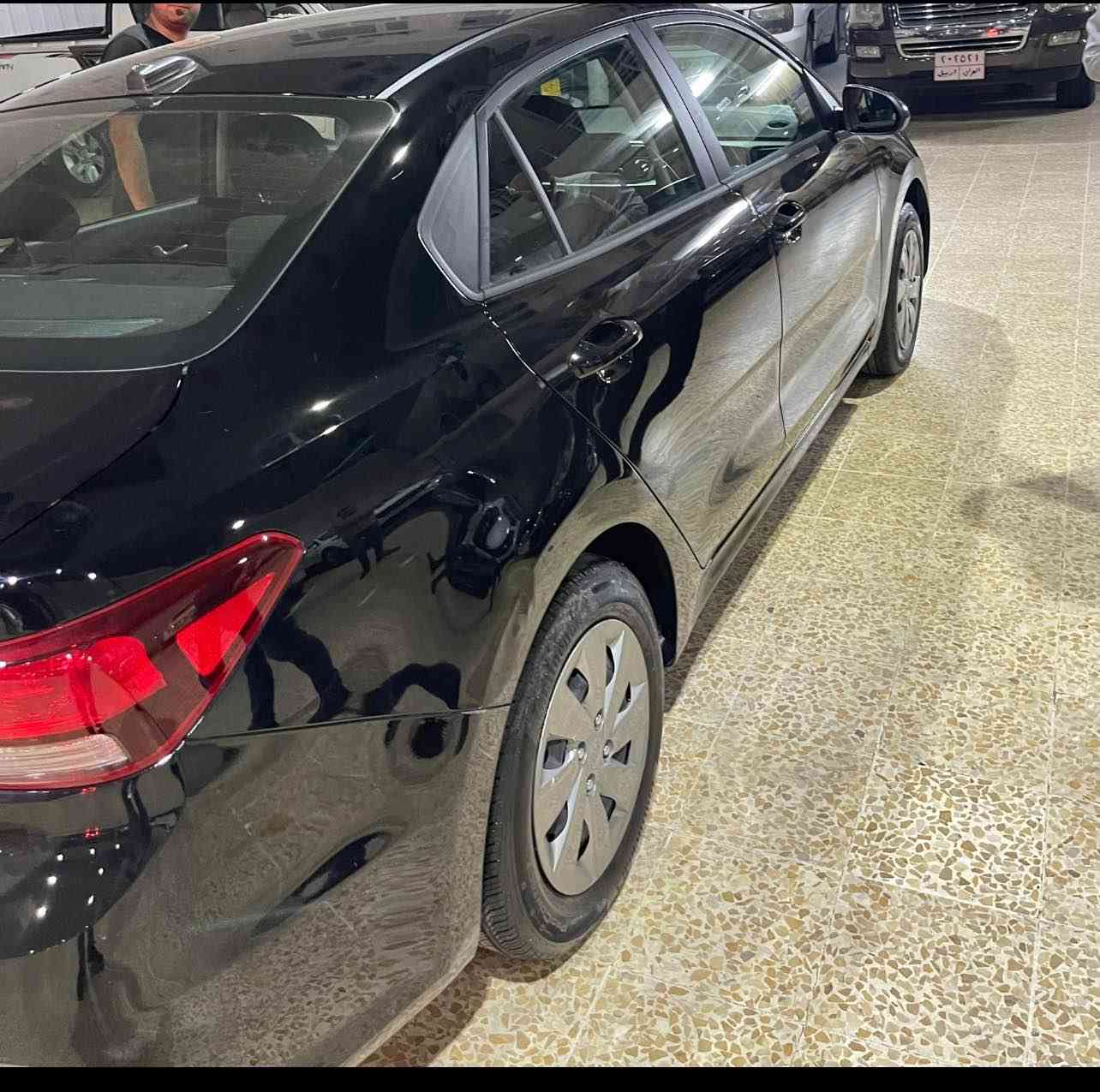 بدون دواخل تبديل باب بلادي و جاملخ بوياخ بس
* Kia rio 2020 shasha gawray  8 gear
* 1.6L 4-cylinder engine
* 120 hp
* 112 lb-ft (152 Nm) torque
* Front-wheel drive (FWD) 
* Cruise control
* Rear-view camera
* 7-inch touchscreen
* Apple CarPlay
* Android Auto
* Bluetooth
* Rear USB charging port
Fuel Economy
* 33 MPG city
* 60/40 folding rear seat
* Sliding center armrest
* 2 keys
* sport button
Whatsapp :*********** أربيل, العراق
