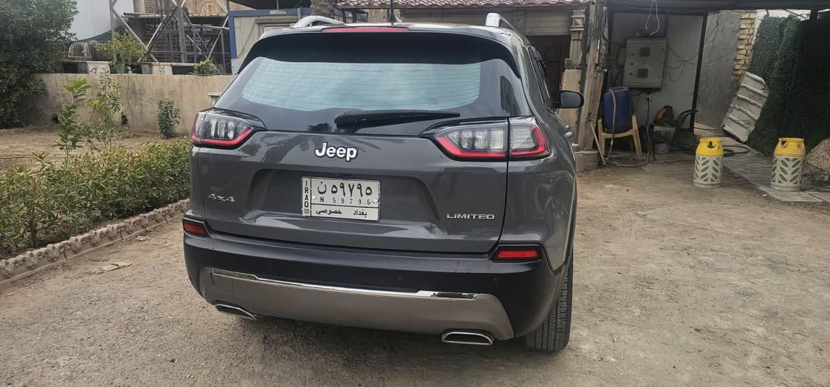 السلام عليكم  للبيع فقط فقط
جيب بزون 2019 السياره 6 سلندر جديده ومناقصه برغي 
محرك+ كير + صدر  بحاله ممتازه 100‎%‎
لون سمنتي فووول موصفات (لمتد )عدى الفتحه
داخل ابيض جلد ملكي 
حادثه بالبجم طخه جدا بسيطه مبدل بنيد فقط الظربه سطحيه جاملغات + راديترات + مروحه كله ابلاد 
السعر 172 ورقه 
بغداد - الدوره 
***********
غير متواجد على الفيس للاتصال فقط
