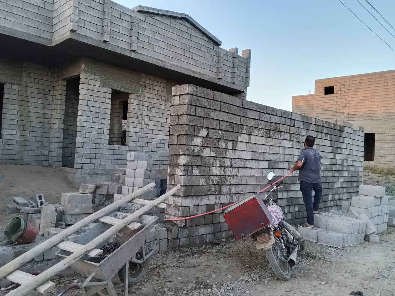 السلام عليكم ورحمة الله وبركاته كادر بناء متفرغ حاليا  +منهوله+تكعيبه ستاره+ممشه شغل درجة اولا  حفر قصاطل اتصل وتدلل ***********
