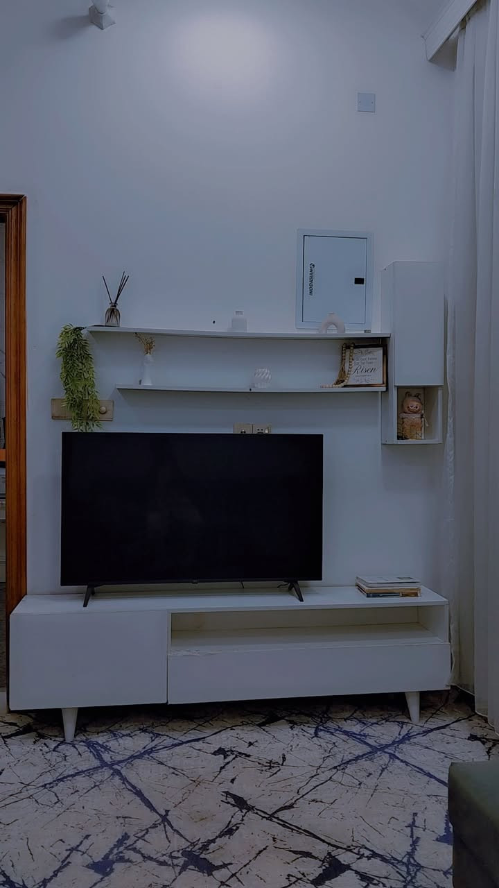 كورنر استعمال قليل نظيف جدا اسفنج قوي
بس عوزه اربعة ارجل
وبي حرك كد اصبعين عادي اتخلين عليه مفرش
#ميز بلازمه مع ملحقاته تركي 
#السعر 157 ثنينهم ابيع ثنينهم وبي مجال


**إذا كنت صاحب هذا الإعلان وتريد حذفه لأي سبب، رجاءا أرسل رسالة إلى الدعم الفني**