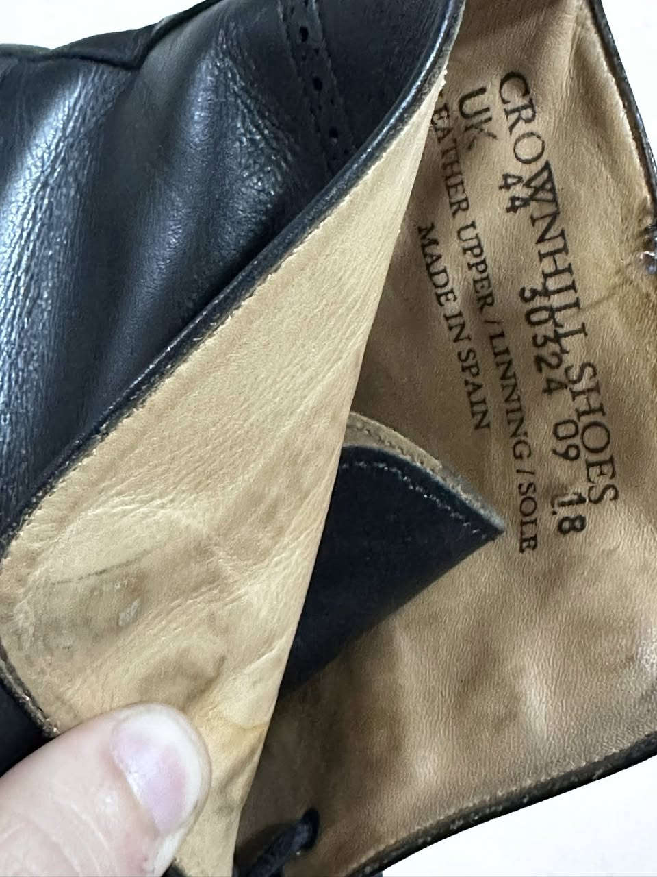 بوت ماركة وصناعة اسبانية
القياس 44 (بس يلبس 43 او 43.5)  

النظافة ٪؜١٠٠

السعر 35
جلد طبيعي (اي عيب ترجع بدون ما تدفع اي فلس)


**إذا كنت صاحب هذا الإعلان وتريد حذفه لأي سبب، رجاءا أرسل رسالة إلى الدعم الفني**