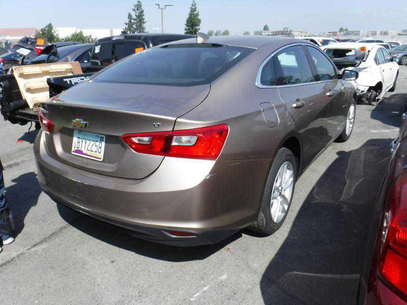 ((بۆ فرۆشتن یان گۆڕینەوە))
ئامادەم بۆ پێدانی سەرانە"

‎مالیبۆ ٢٠١٨ (Malibu 2018)
‎مەکینە ١٥٠٠ تۆربۆ (Engine 1500 Turbo)
‎ڕۆیشتووە: ١٩٠ هەزار کیلۆمەتر
‎تێبینییەکان:
* زەرەر و لێدراوی: وەک لە وێنەکاندا دیارە (بەشێکی چاملغ و بۆنێت).
* تایەکان: چوار تایەی تازەی لەژێردایە.
* پاتری: تازە گۆڕدراوە.
* گێڕ و مەکینە: بەشەرتی کارکردنی زۆر باش و بێ کێشە.
‎فرۆشتن یان گۆڕینەوە (مراوەس):
‎لەگەڵ ئۆتۆمبێلی بەرز (سپۆرتاج، تۆسان، جیپ، فۆڵکسواگن، یان هەر سەیارەیەکی بەرزی مۆدێل بەرز).
‎ئاساییە ئەگەر دەعامی یان پارچەی گۆڕدراو و بۆیاخیشی هەبێت.
‎بۆ پەیوەندیکردن: ***********
