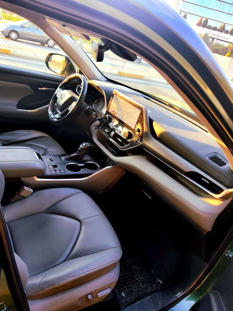 تيوتا هايلندر
من رخصة الأدمن 
موديل : ٢٠٢٣
فول مواصفات 
ماشية : ٥٠ ميل 
الحادث مرفق مع الصور 
السعر : ٢٩٥ 
للأستفسار اتصل على الرقم التالي واتساب و فايبر : 
***********
