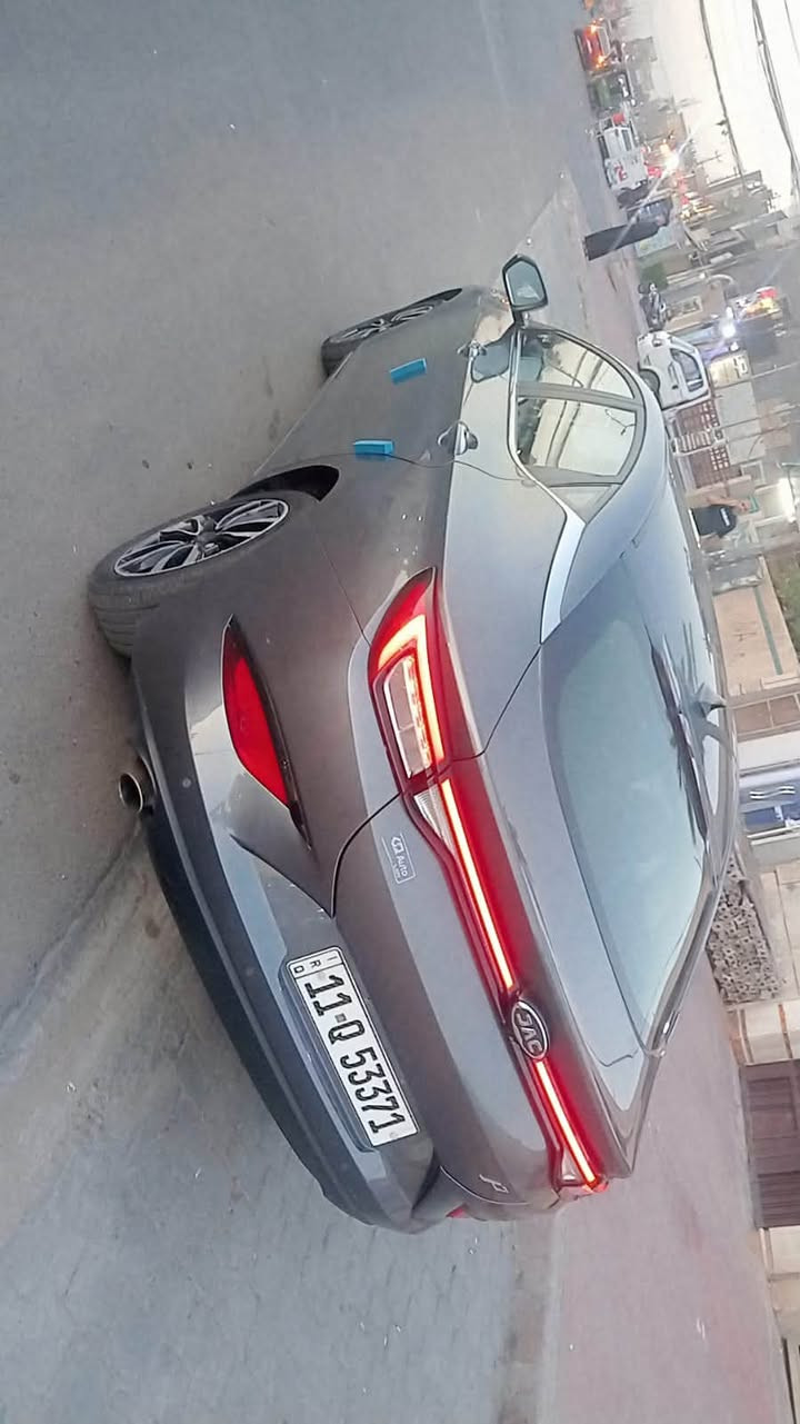السلام عليكم بيوادي جي سفن موديل 2024 كفاله عامه من الصبغ والضربه السياره احله من الصوره بصمه فتحه كامل مواصفات كفاله كير محرك ماشية  30 الف عارضها بشده و 7 ورقات رقمها بغداد بسمي بكاني بغداد ***********
