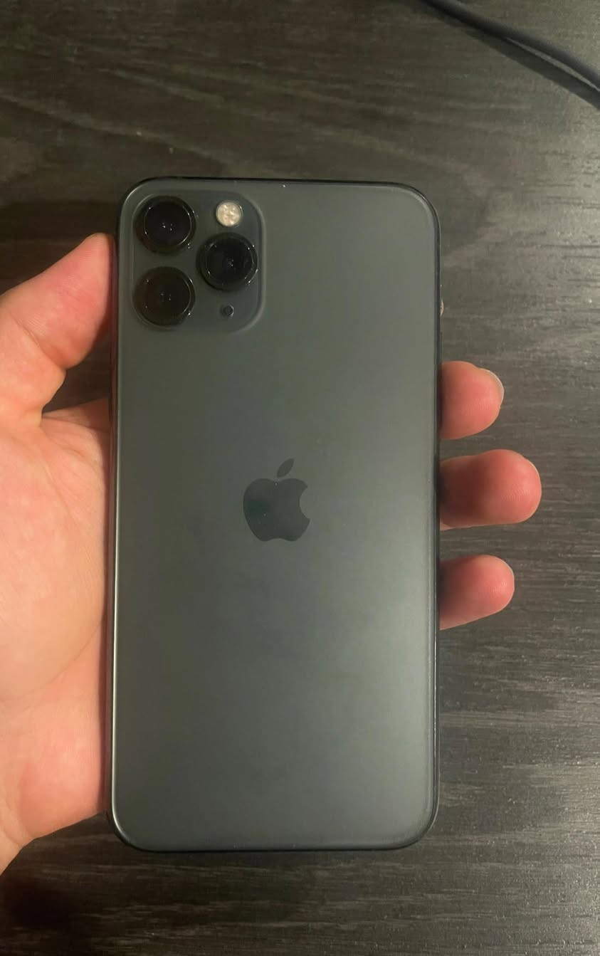 iphone 11 pro
-٦٤ گێگا 
- باتری ٧٦
-پاکە و نەکراوەتەوە و هەموو شتێکی بیلادە 
- شوێنم کۆیە و گەیاندنم نیە 
-نرخ : ٢٠٠$


**إذا كنت صاحب هذا الإعلان وتريد حذفه لأي سبب، رجاءا أرسل رسالة إلى الدعم الفني**