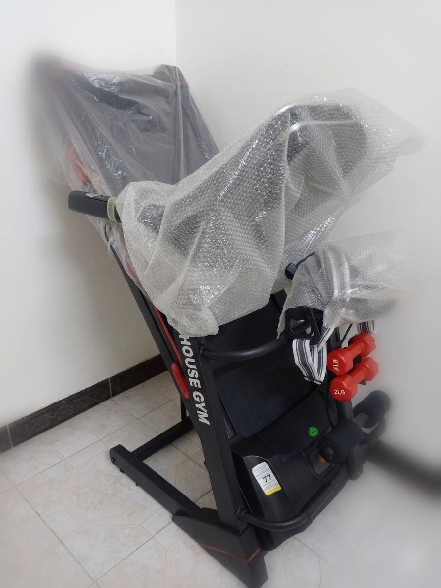 جهاز جري هاوس جم 
نضيف 100% الجهاز شبه جديد استعمال قليل. 
​قدرة التحمل 160 كيلو دبل ماطور جبلي 
مواصفات الجهاز 
-شاشة رقمية تظهر (السرعة، الوقت، المسافة، السعرات، ونبضات القلب).
-جهاز هزاز تكسير الشحوم 
-دمبلصات عدد 2
-مثبت شناو بطن 
-تزيت ذاتي 
-​نظام امتصاص الصدمات
 - قابل للطي الهيدروليكي مع عجلات لسهولة النقل.
-​الأمان: مزود بمفتاح الأمان للتوقف الاضطراري.
للاستفسار الاتصال او مراسلة على الرقم *********** متوفر واتساب وماسنجر
مكاني النجف الاشرف حي الامير
السعر 530 وبي مجال.
