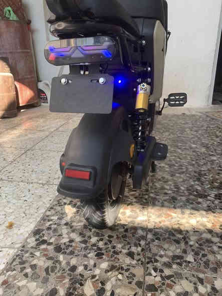 سلام عليكم دراجه شحن r9 ما صاله شهر من اخذته بعدهي جديده مكفوله 5 بطاريات اكبار وفحصهن ياله تاخذه تشغل عن طريق الكارت والريموند وسويج وبيه رجوع للخلف وبيه ام بي ثري بلوتوث ويواسبي وبيه هواي تفاصيل السعر ٤٥٠ قفل وهاذه رقمي ***********
