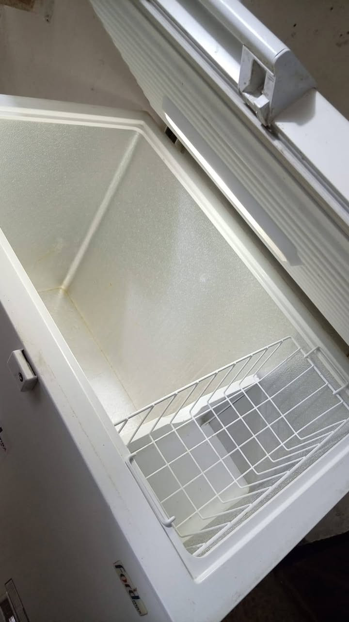 سلام عليكم غراض بيت كله جديد الله شاهد سبب البيع سفر 
المجمده جديده سعره 300 وبيه مجال قليل  
ولطباخ صار سبوعين من شتريته سعره قفل 250 
الكنتور نضيف كلش تزكام اصلي  قفل 350 
مبردات نضلف ثنينهن 150 
يلازمه كبيره قفل 225 
ولجربايات ثنيهن 100 قفل نجاره صلي 
كاونتر نضيف كلش قفله 300 اصلي 
مدات بيت هم عدي جدد  *********** كربلا الحر مكاني 
بنكات همين عدي اليريدهن شلع هم ساهل ويا
