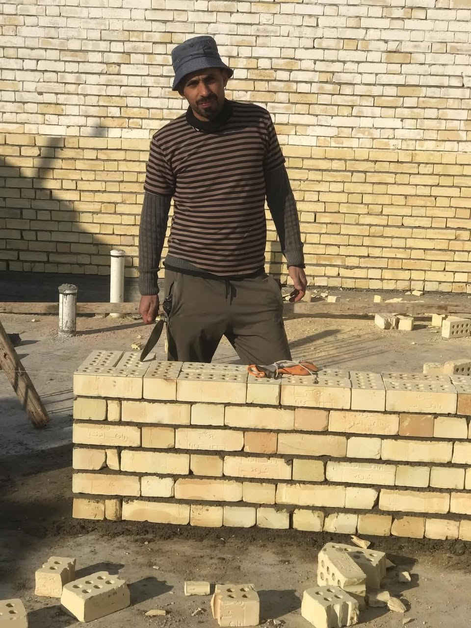 خلفه بناء  متفرغ حالياً طابوك بلوك حجر مكطوعه وبليوميه
***********
***********
