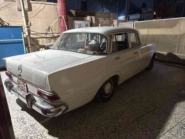 مارسدس موديل 66 
وارد امريكي
حجم E200
اربعة سلندر كير تعليك اوتماتيك 
شغالة و تمشي طبيعي 
رقم كاتي اربيل مفحوصة لكن غير ناجحة بالفحص 
***********
مصبوغة عام
بيهة نواقص بسيطة
السعر 105 ورقة بغداد
