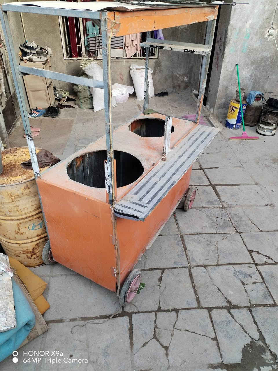 للبيع مكان ابو دشير عربانه لبلبي وعارضه فلافل سعر العارضه ٥٠ والعربانه ١٠٠ وبيهن مجال  ***********
