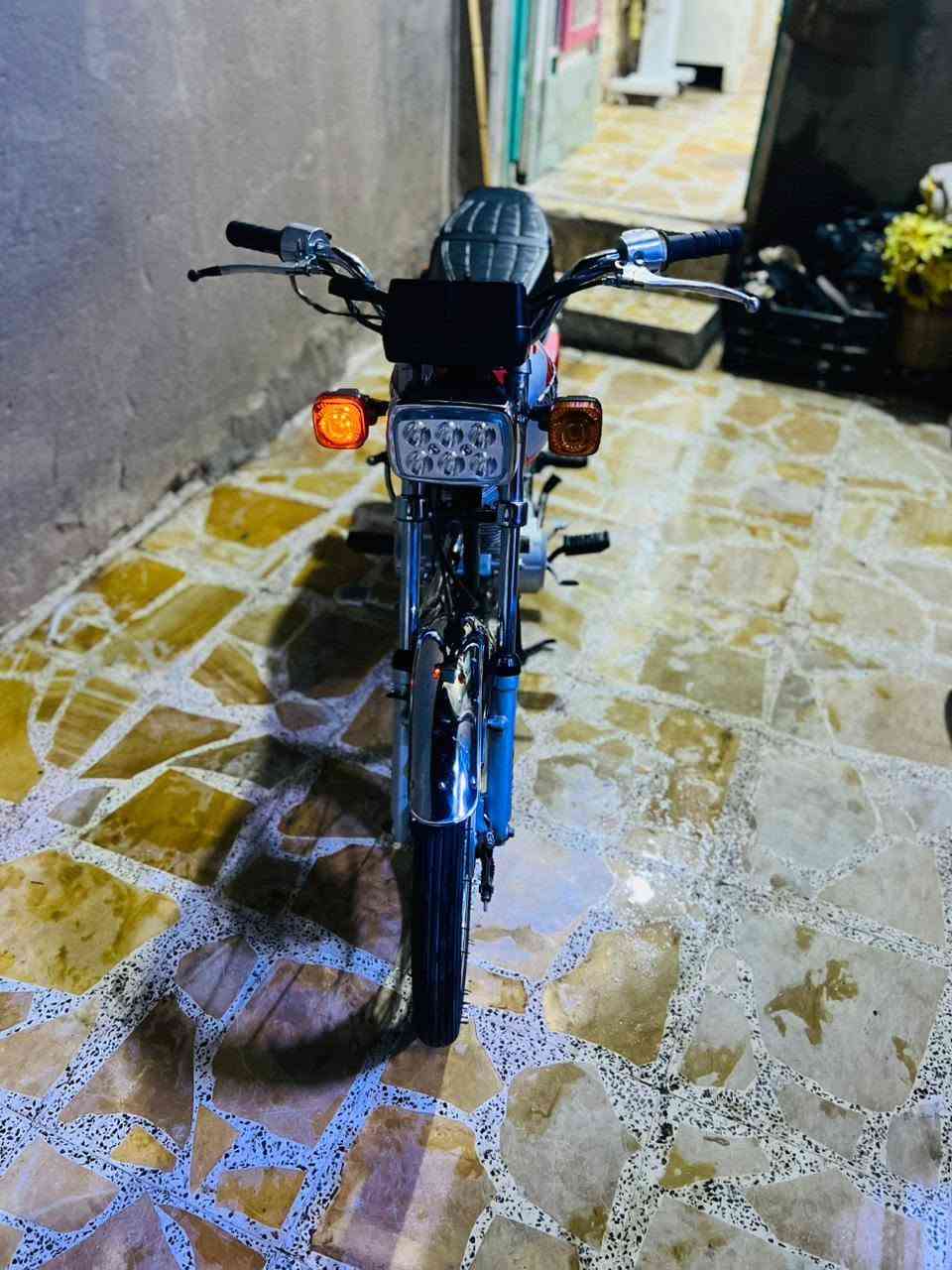سلام عليكم دراجة لبيع شوفت عينكم نضيفه مفتوحه بدون رايده 750قفل
***********@
