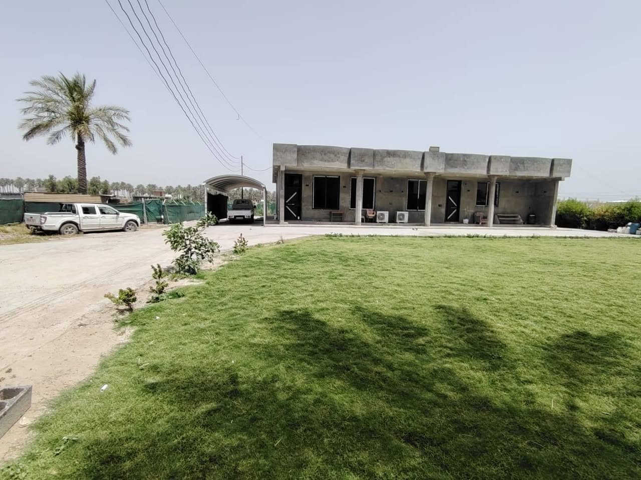 سلام عليكم دار 350متر 4غرف نوم مضيف معزول هول وحولي معا كافت خدمات ماء كهربه بير لسقي قطعه 2000متر بسمي طابو زراعي سند 25تحويل بين مشتري على طابو محموديه موقع كوريش مقابيل كليه ابن خلدون  قرب سيطره 75 سعر خاص رقم ***********
