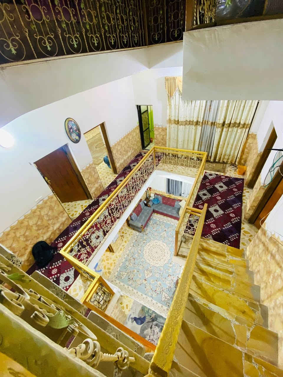 بيت للبيع … 200 متر طابقين طابو ملك صرف عنوان ،حي المجتبى قرب المستوصف يحتوي على ..
غرف نوم ..6

صحيات .. 3

مناور .. 2

صاله 

استقبال كبيره

طارمه  كبيره

مطبخ 

للأستفسار .. ***********

او تفضل خاص
